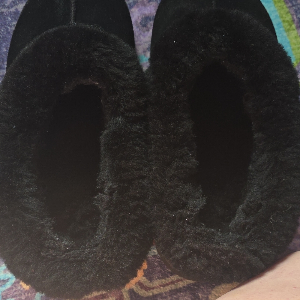 UGG Women's Black Slippers - Picture 2 of 11